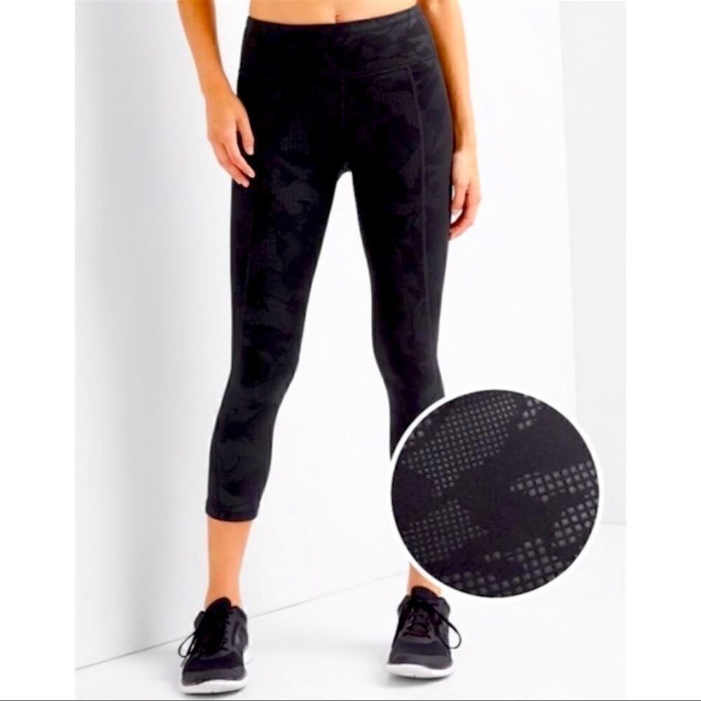 𝅺GAP Fit Sculpt High Shine Camo Compression Leggings M